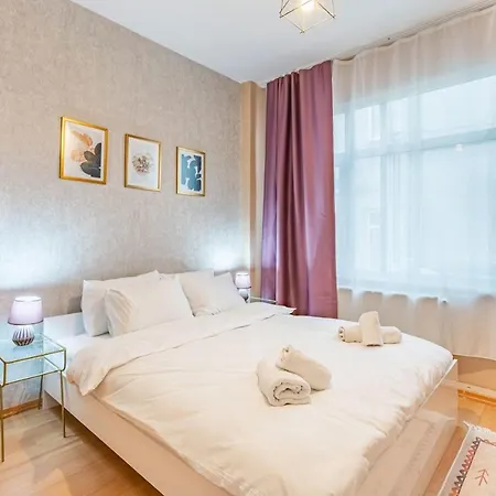 Modern In Fatih Near Historical Landmarks 아파트 *